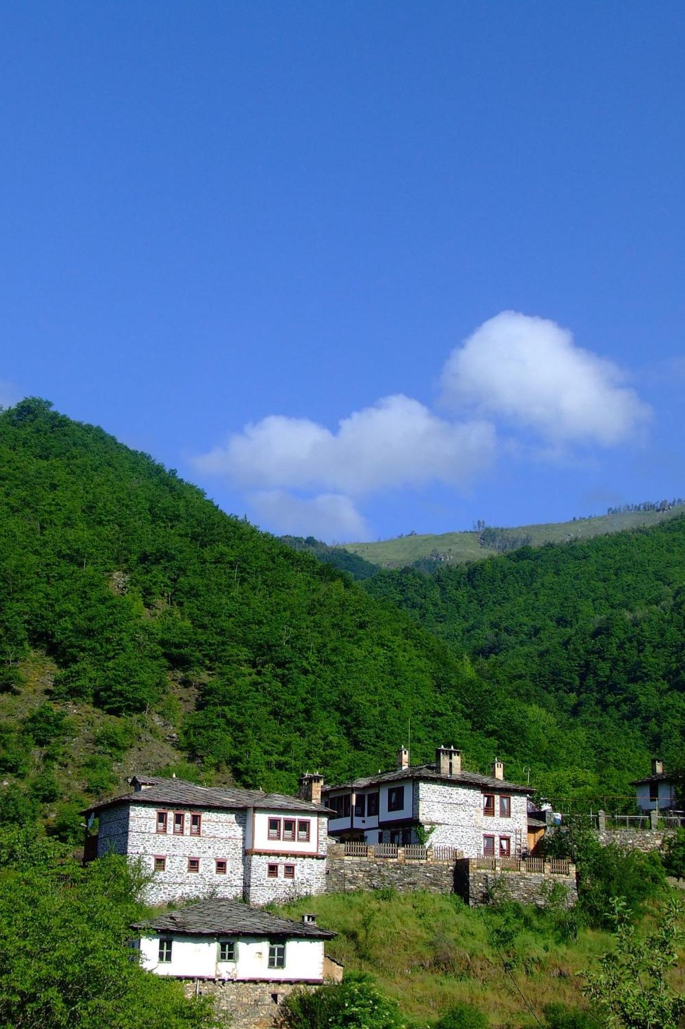Complex Kosovo Houses Exterior photo