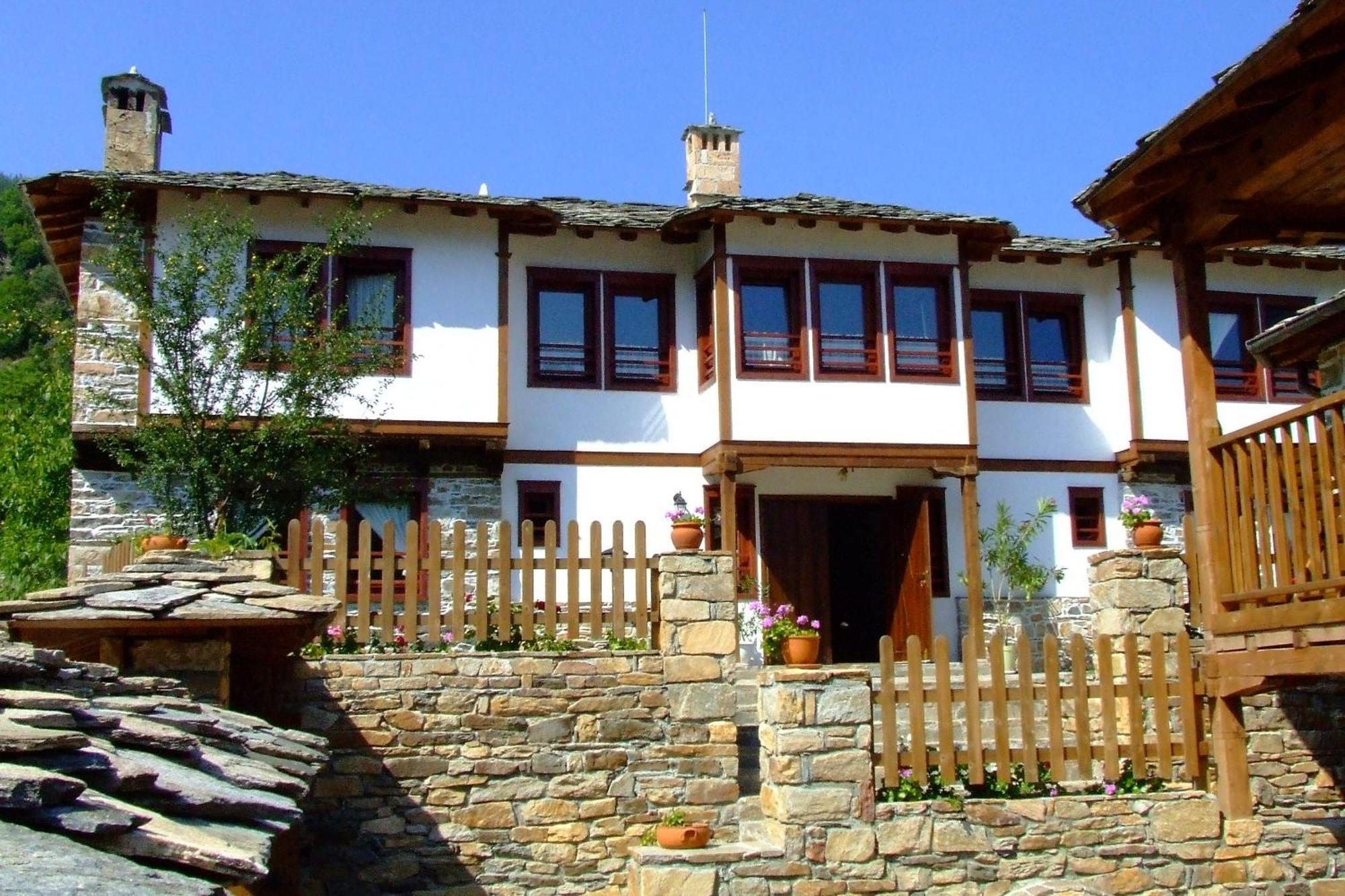 Complex Kosovo Houses Exterior photo