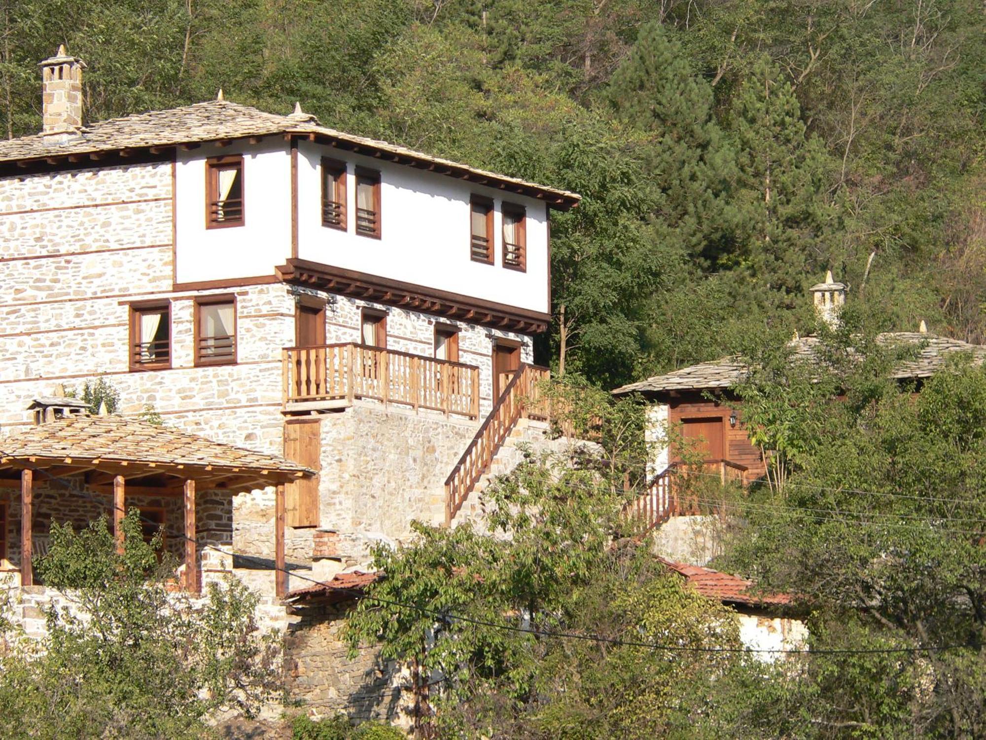 Complex Kosovo Houses Exterior photo
