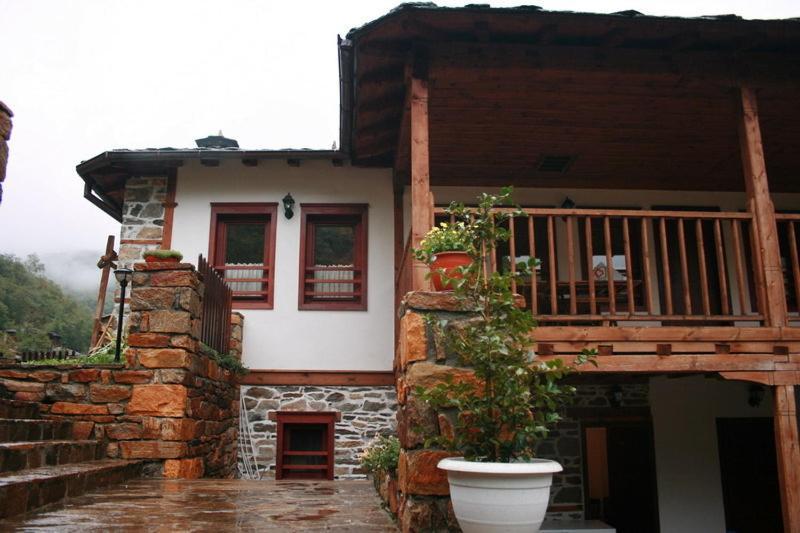 Complex Kosovo Houses Exterior photo