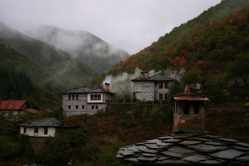 Complex Kosovo Houses Exterior photo