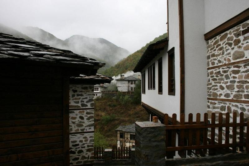 Complex Kosovo Houses Exterior photo